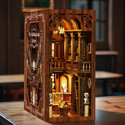 Seitliche Ansicht des Book Nook - The Philosophical Library mit gut sichtbaren Elementen