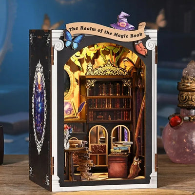 Book Nook - The Realm Of The Magic Book Gesamtansicht mit detaillierter Szenerie