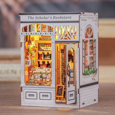 Seitliche Ansicht des Book Nook - The Scholar's Bookstore mit gut sichtbaren Elementen