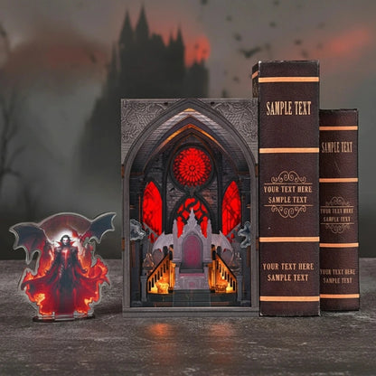 Book Nook - Throne of Blood dekorativ auf einem Schreibtisch platziert