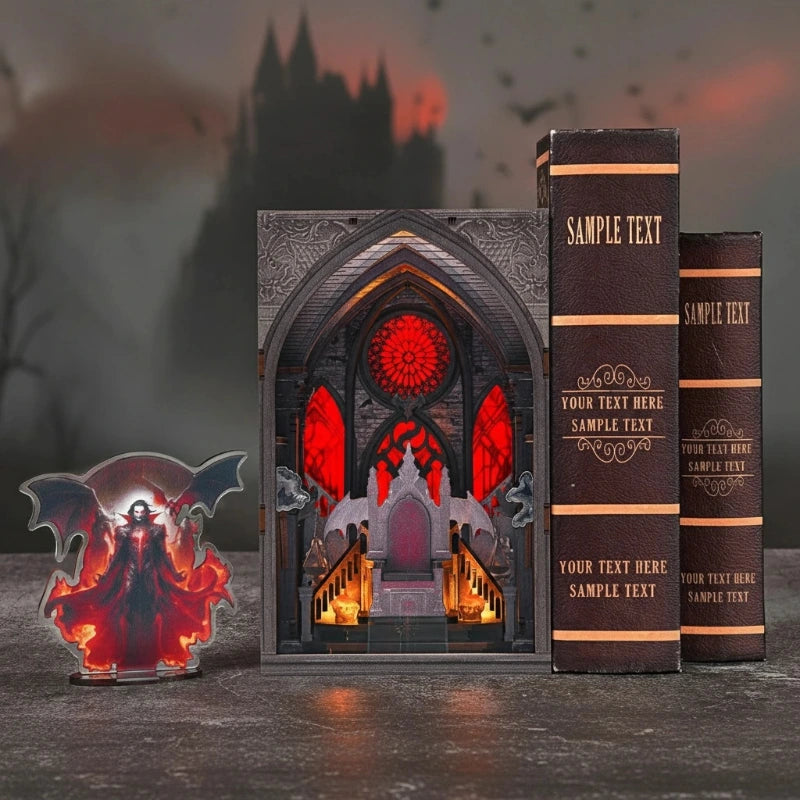 Book Nook - Throne of Blood dekorativ auf einem Schreibtisch platziert