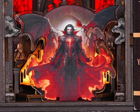 Book Nook - Throne of Blood dekorativ auf einem Schreibtisch platziert