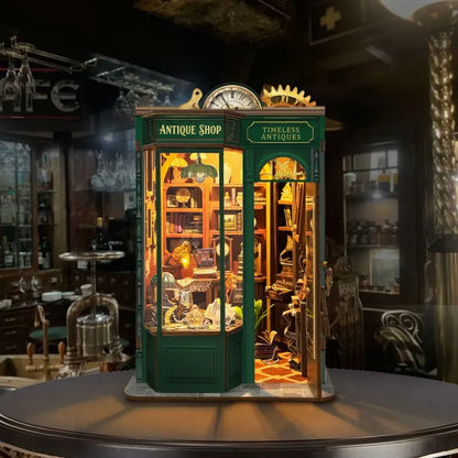 Book Nook - Timeless Antique Shop Gesamtansicht mit detaillierter Szenerie