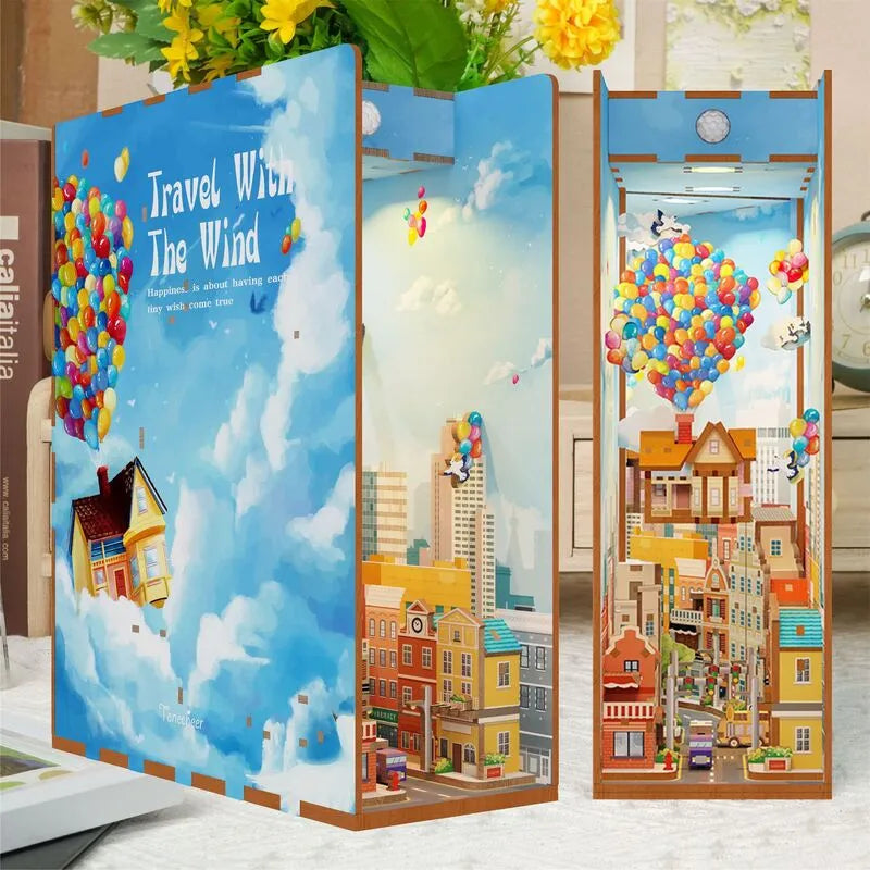 Book Nook - Travel With The Wind Gesamtansicht mit detaillierter Szenerie