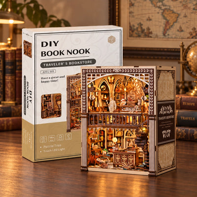 Traveler's Bookstore – Modell neben der Produktverpackung