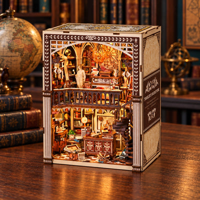 Traveler's Bookstore – Ansicht von oben auf Galerie und Bücherregale