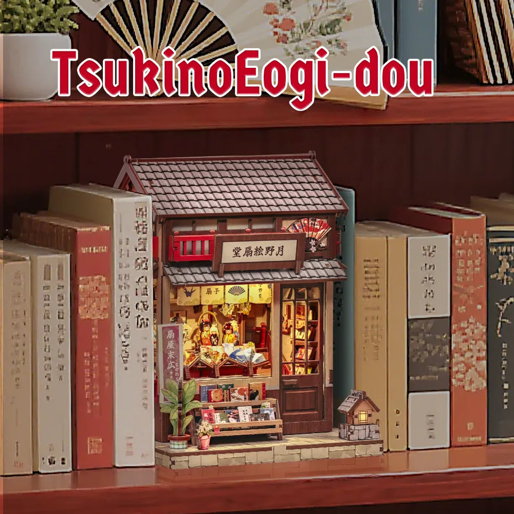 Book Nook - Tsukino Eogi-dou dekorativ auf einem Schreibtisch platziert