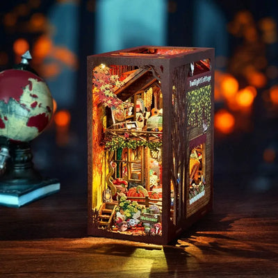 Book Nook - Twilight Cottage Gesamtansicht mit detaillierter Szenerie