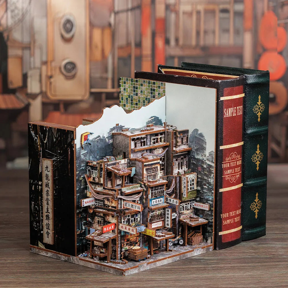 Seitliche Ansicht des Book Nook - Twilight of the Warriors: Walled In mit gut sichtbaren Elementen