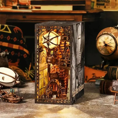 Book Nook - Uncle Peter’s Warehouse Gesamtansicht mit detaillierter Szenerie