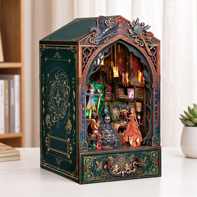 Witch of Darkness – Modell bei Tageslicht mit sichtbarer Seitenwand