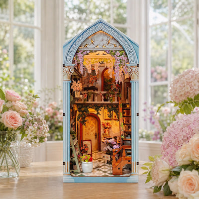 Woodland Flower Lane como Book Nook luminoso con taller floral de dos plantas
