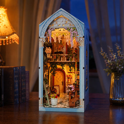 Woodland Flower Lane iluminado al anochecer