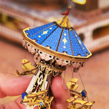 Nahaufnahme des Miniatur Haus Bausatz - Annecy Castle mit reichhaltigen Details