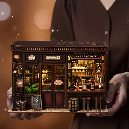 Miniatur Haus Bausatz - Corner Tavern Gesamtansicht mit detaillierter Szenerie
