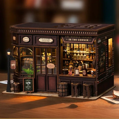 Seitliche Ansicht des Miniatur Haus Bausatz - Corner Tavern mit gut sichtbaren Elementen