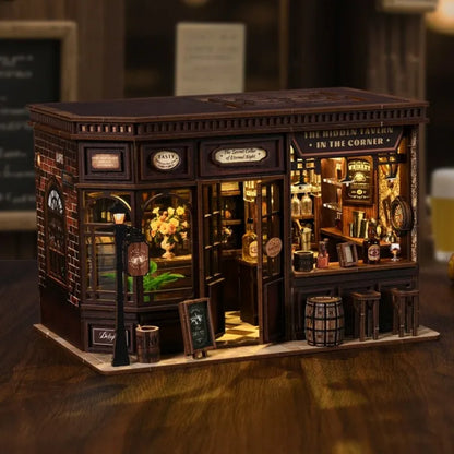 Seitliche Ansicht des Miniatur Haus Bausatz - Corner Tavern mit gut sichtbaren Elementen