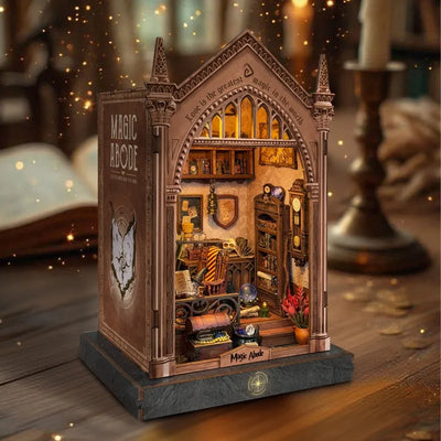 Seitliche Ansicht des Miniatur Haus Bausatz - Magic Abode mit gut sichtbaren Elementen