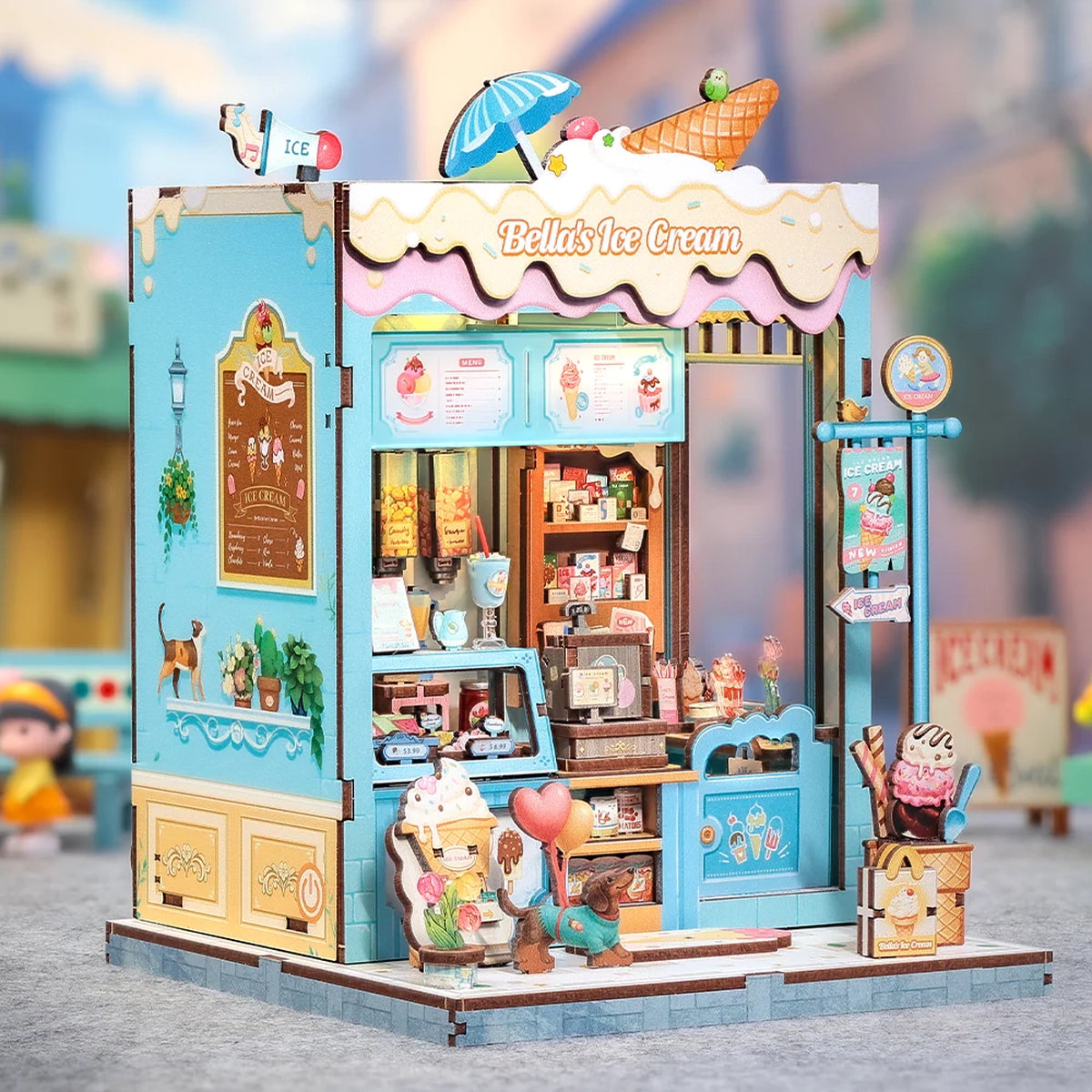 Casa in miniatura Bella's Ice Cream con gelateria aperta, decorazioni e bassotto