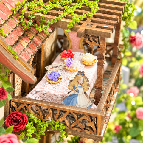 Teetafel mit Gebäck auf der begrünten Dachterrasse