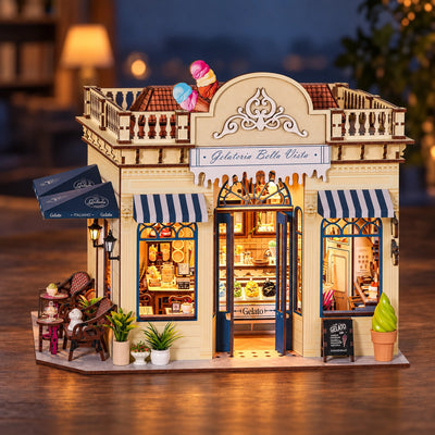 Gelateria Bella Vista vor dunklem Abendhintergrund