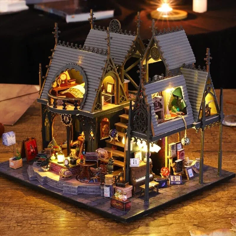 Seitliche Ansicht des Miniatur Haus - Luna Magic House mit gut sichtbaren Elementen