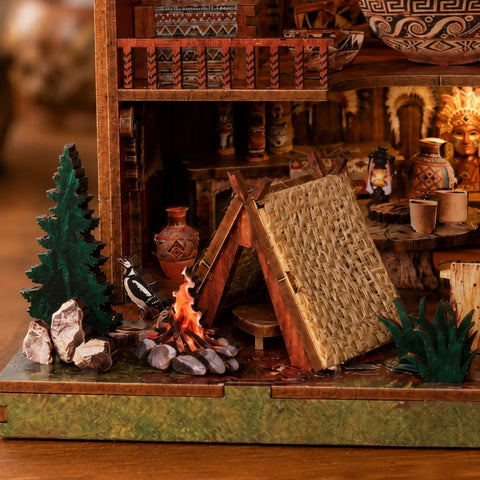 Detail des Unterstands und der kleinen Feuerstelle vor dem Haus