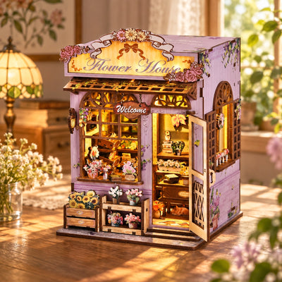 Quiet Corner Flower House – Beleuchtete Ladenfront im warmen Nachmittagslicht