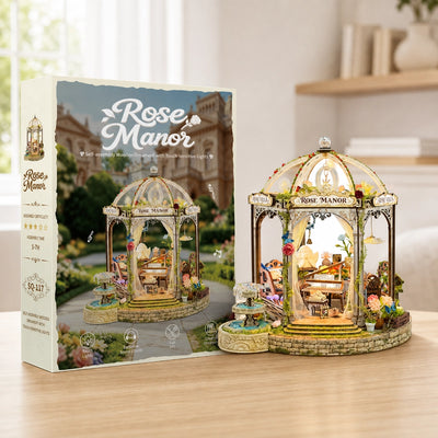 Kit Rose Manor accanto alla confezione regalo illustrata