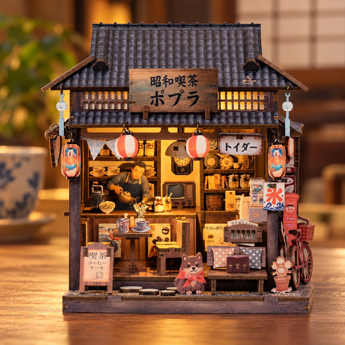 Showa Teahouse mit kleiner Figur am Eingang