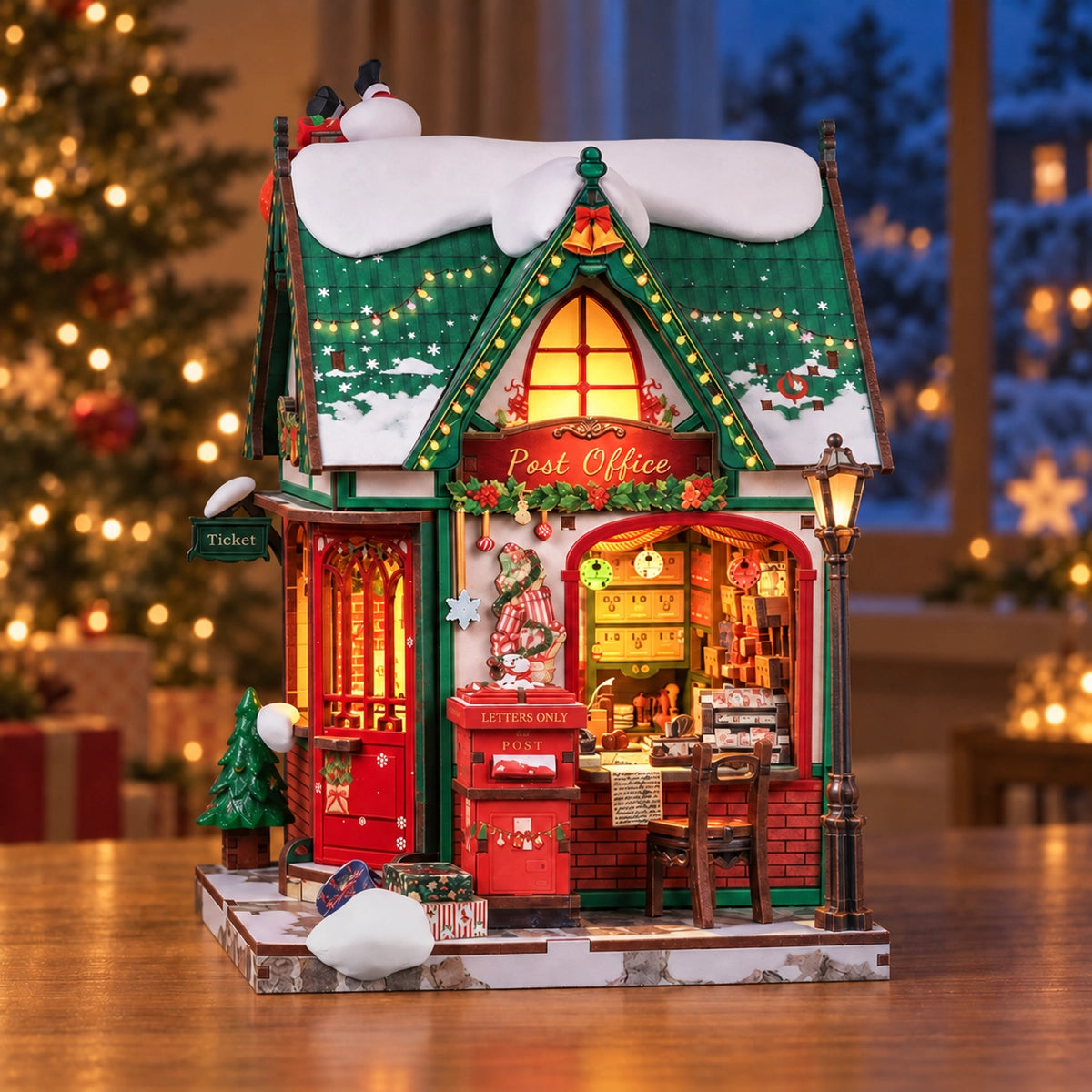 Ufficio postale in miniatura illuminato di sera