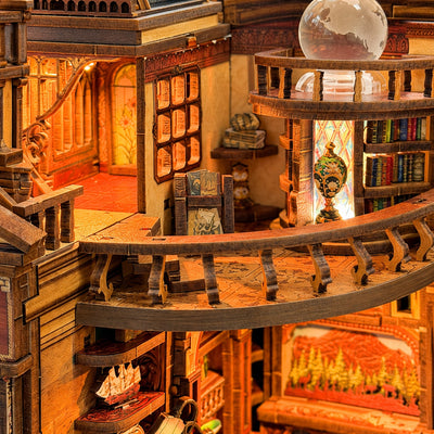 Galleria curva con ringhiera e sfera trasparente