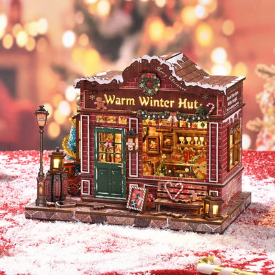 Vorderansicht der Warm Winter Hut mit grüner Tür und Theke