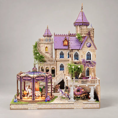 Vista frontale del castello in miniatura Whispering Dream Manor