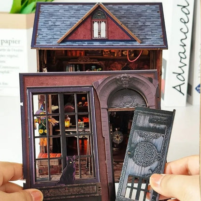 Detailansicht des Miniature Haus - Dark Cabin mit präzise geschnittenen Holzteilen aus hochwertigem Material