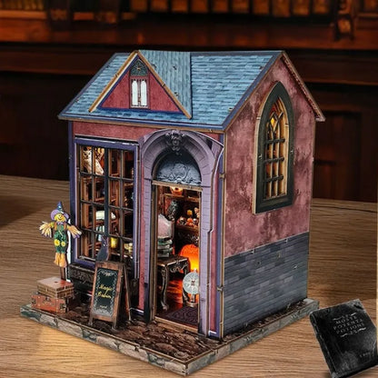 Seitliche Ansicht des Miniature Haus - Dark Cabin mit gut sichtbaren Elementen