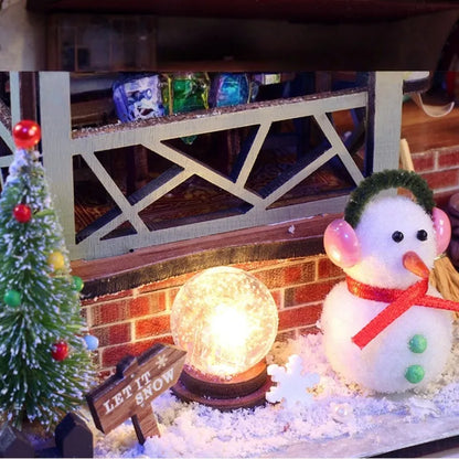 Nahaufnahme des Miniature Haus - Warm Christmas Lodge mit reichhaltigen Details