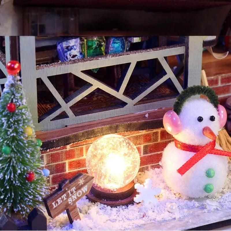 Nahaufnahme des Miniature Haus - Warm Christmas Lodge mit reichhaltigen Details