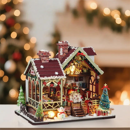 Seitliche Ansicht des Miniature Haus - Warm Christmas Lodge mit gut sichtbaren Elementen