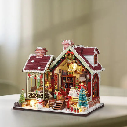 Seitliche Ansicht des Miniature Haus - Warm Christmas Lodge mit gut sichtbaren Elementen