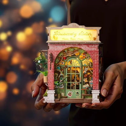 Miniature House - Blossomary Atelier Gesamtansicht mit detaillierter Szenerie