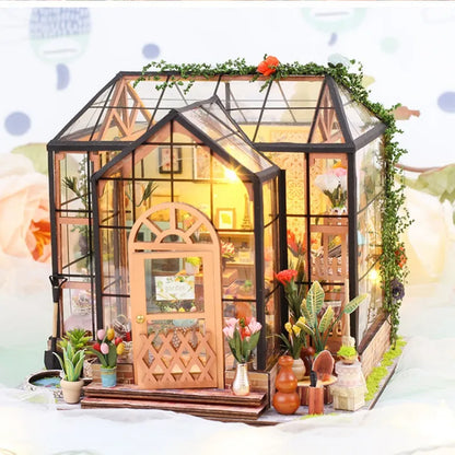 Miniature House - Jenny Greenhouse Gesamtansicht mit detaillierter Szenerie