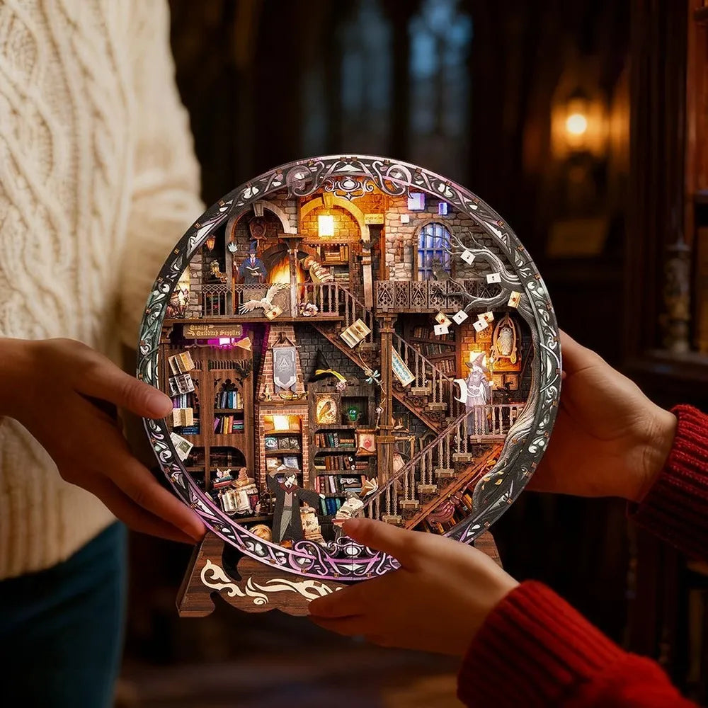 Magic Library illuminata con cornice ornamentale e base da appoggio