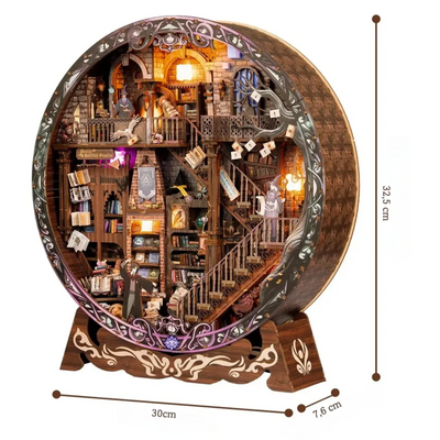 Dimensioni del diorama rotondo Magic Library: 30 × 7,6 × 32,5 cm