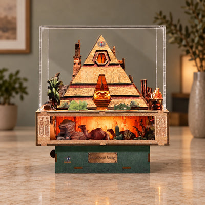 Pyramidenfassade über der Wüstenkarawanenszene