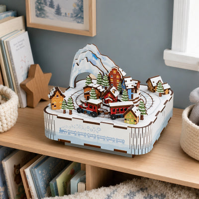 Snow Train come decorazione invernale con case, abeti e montagne