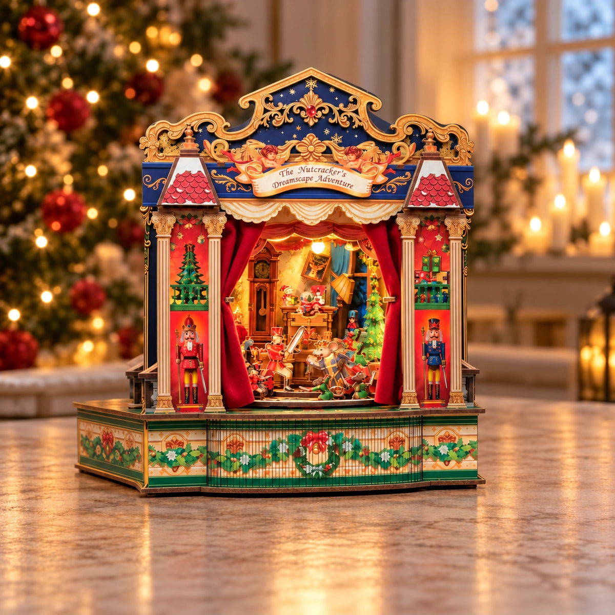 Beleuchtetes Nussknacker-Theater im festlichen Raum