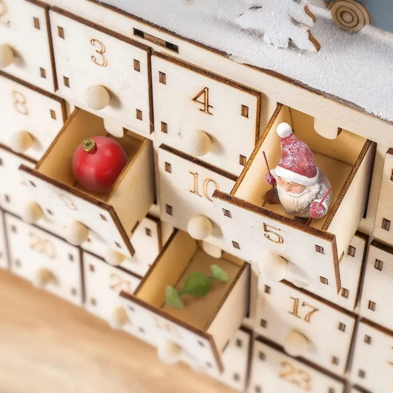 Nahaufnahme des Wooden Advent Calendars mit reichhaltigen Details